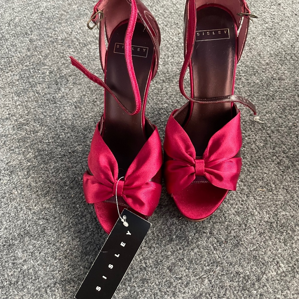 Sisley red satin heels